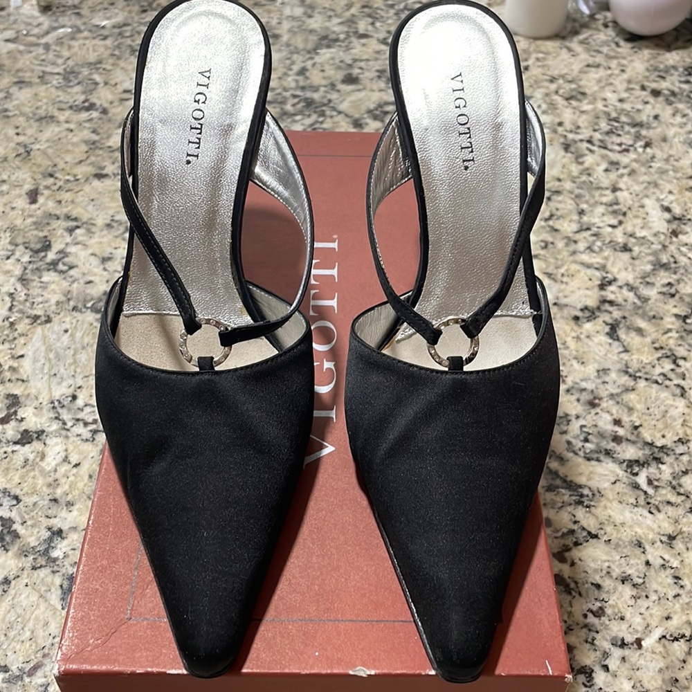 Black heels made in Italy brand new 8.5